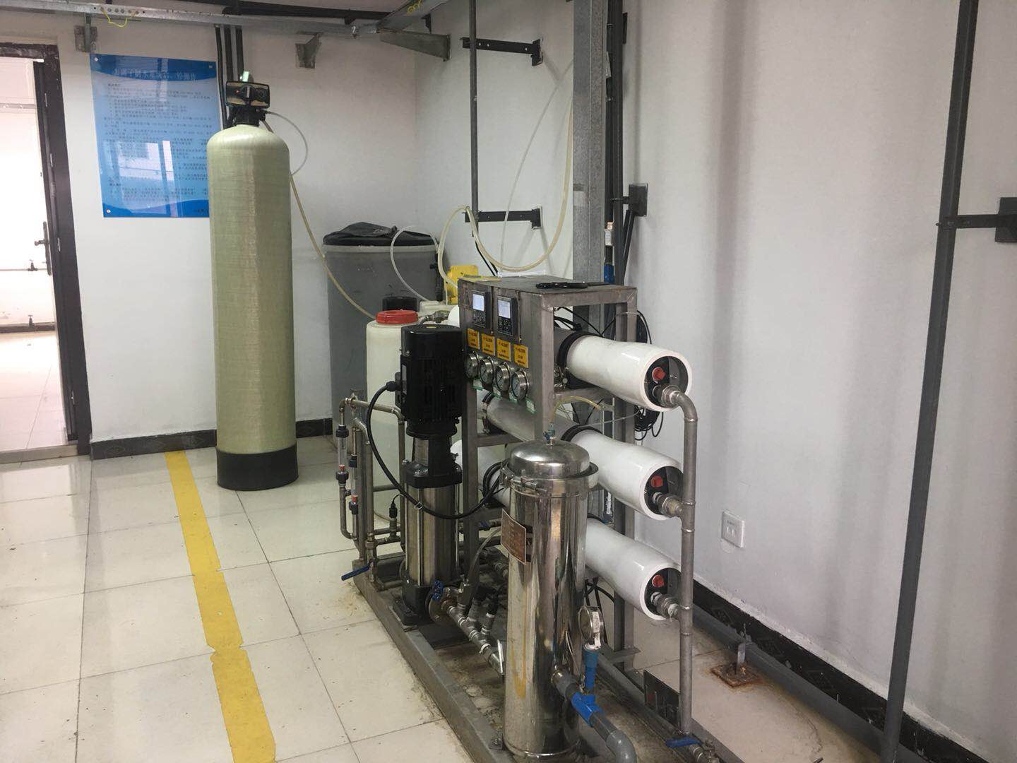 反滲透水處理設(shè)備 反滲透水處理設(shè)備